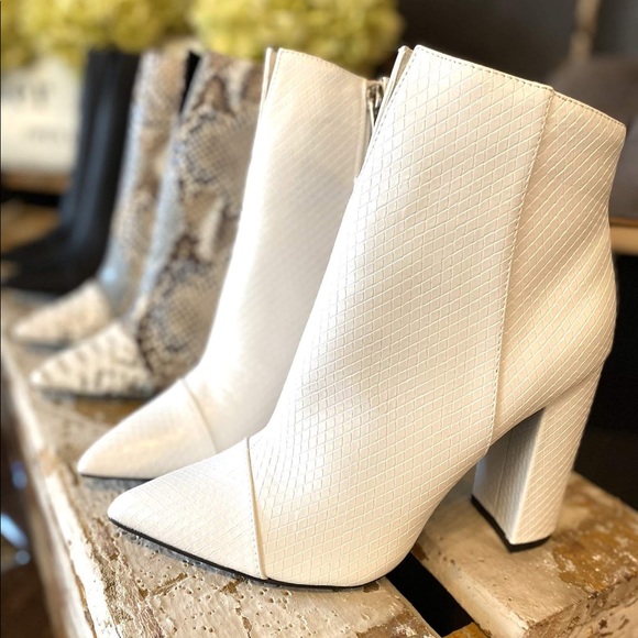 JUST KEEP WALKING SNAKE PRINT BOOTIES-WHITE - Picture 2 of 5